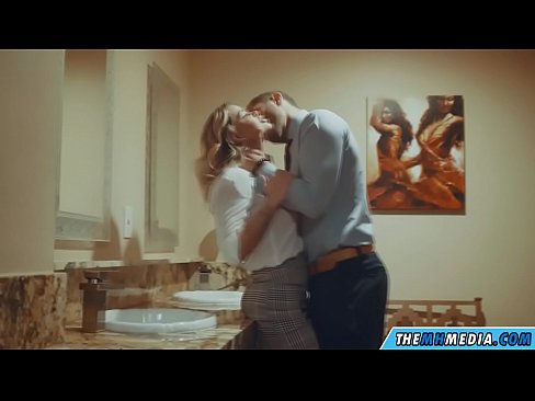 ❤️ Όταν μια πλούσια ξανθιά σε αποπλανεί σε μια δημόσια τουαλέτα ❤️❌ Ποιότητα πορνό ️❤